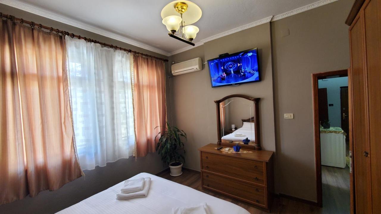 Metropolitan Apartments - City Center Тирана Екстер'єр фото